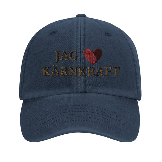 Beige vintagekeps i bomull med broderad text “Jag hjärtar kärnkraft” från Nordbruk.