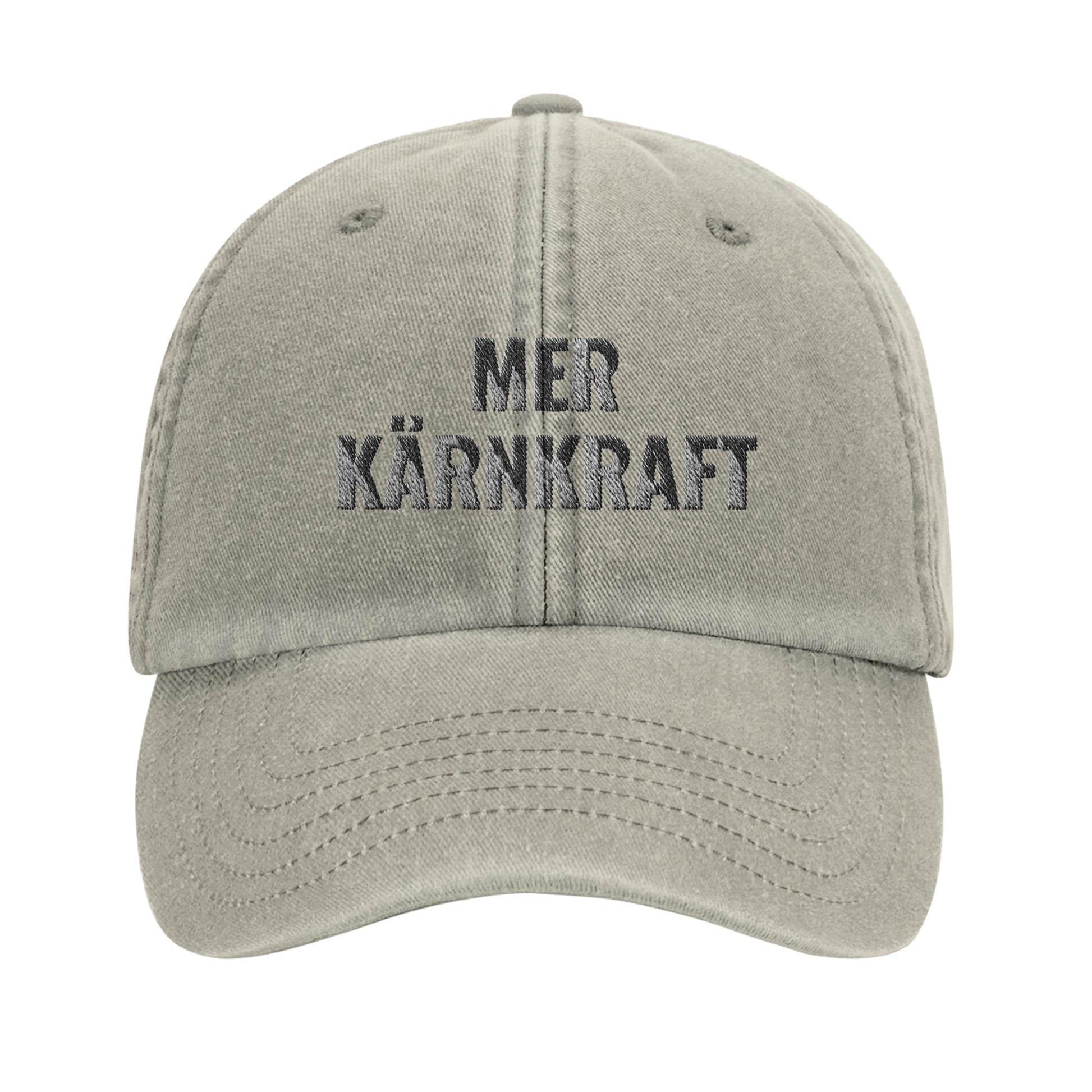 Beige vintagekeps i bomull med vit broderad text “Mer kärnkraft” från Nordbruk.